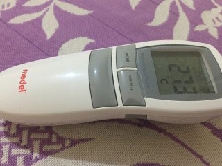 Medel no-contact thermometer