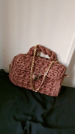 homemade-brown-crochet-bag-with-gold-chain-and-good-clasp-big-1