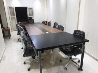 طاولة اجتماعات مودرن يوجد جميع مستلزمات فرش الشركات والمكاتب