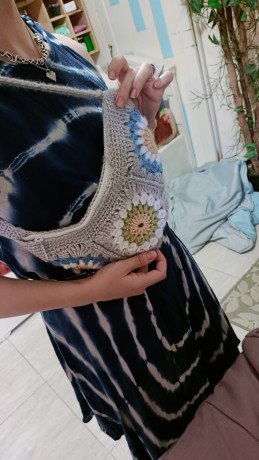 crochet-fanny-pack-floral-design-big-pocket-big-2