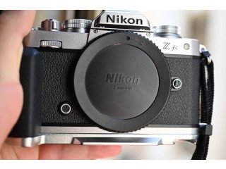 Nikon z fc + Nikkor z 28mm شاتر ١٨٣ صوره