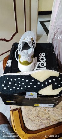 original-adidas-shoes-with-its-box-big-2